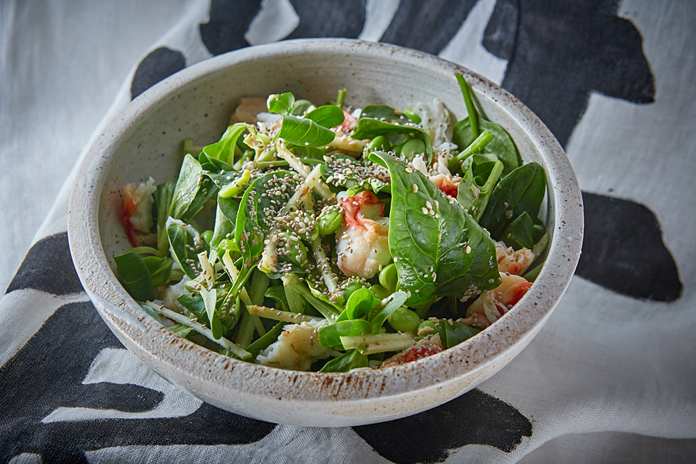 Салат из свежих крабов рецепт. Зеленый салат. Салат с крабом. Зеленый салат с крабом. Салат со шпинатом.