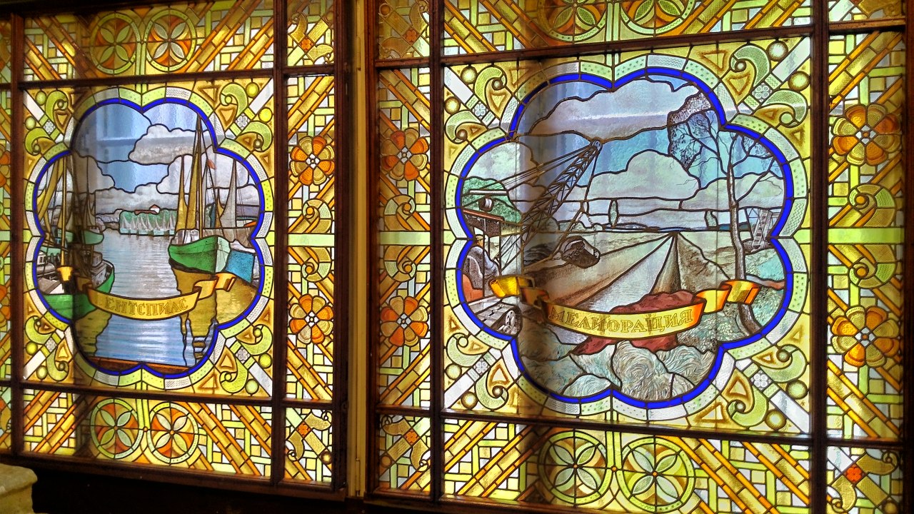 Витражи арцебушев. Витраж история карла великого. Марк шагал витражи. Витраж наука в вестибюле нгу. Витражи раннехристианских храмов.