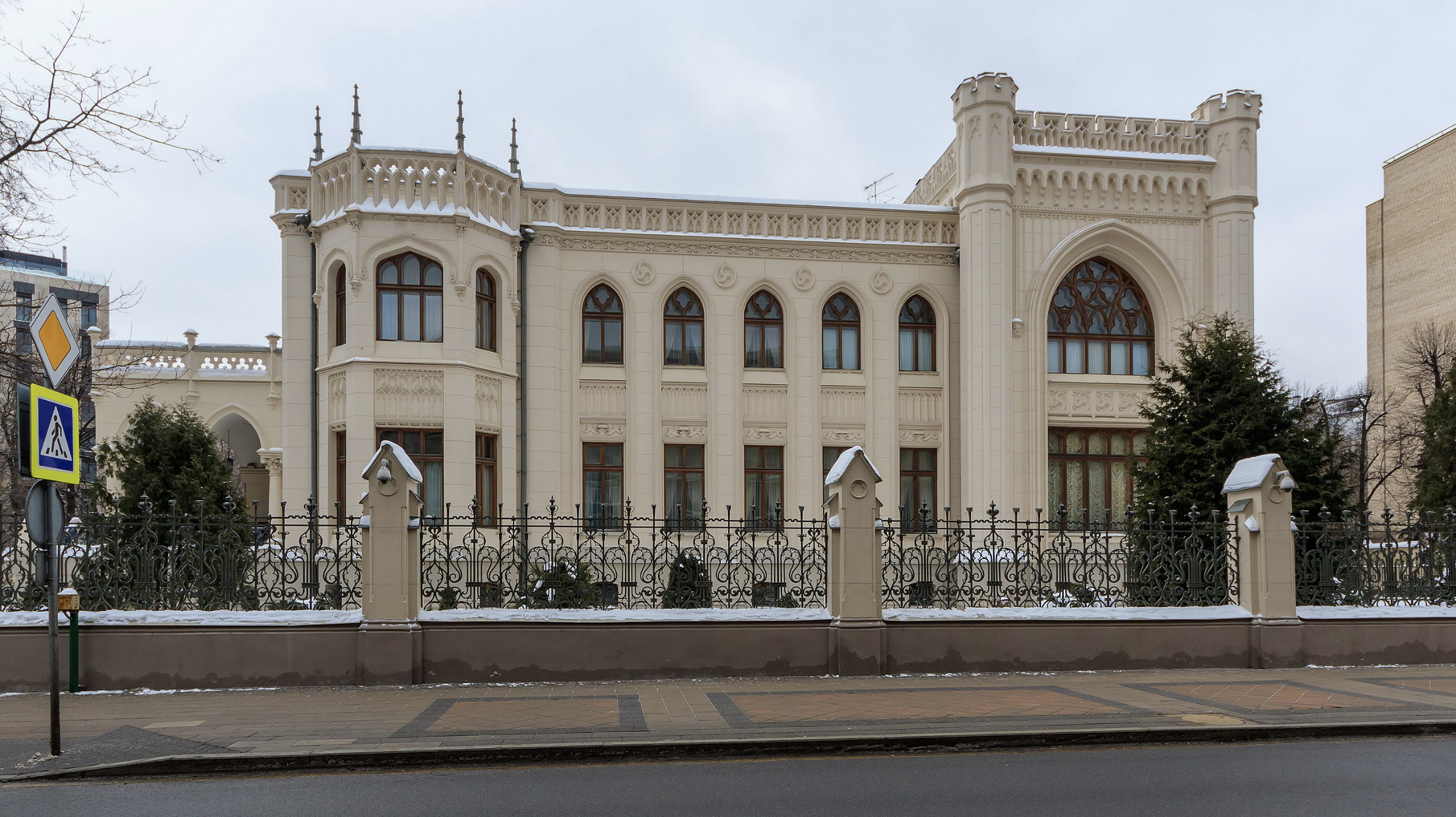 готический собор в москве адрес