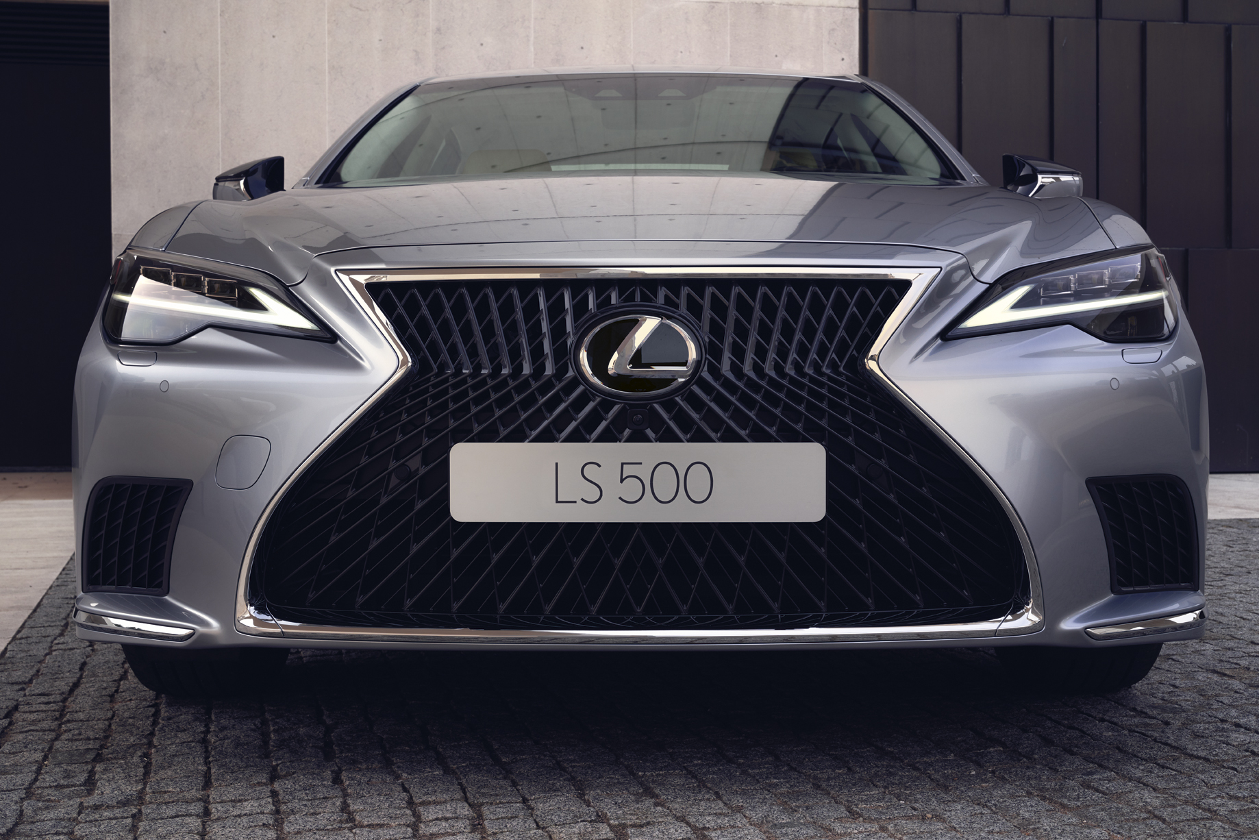 Lexus luxury. Лексус лс 350. Лексус седан флагман. Лексус лс 450 2020 в Армении. Открытый Лексус.