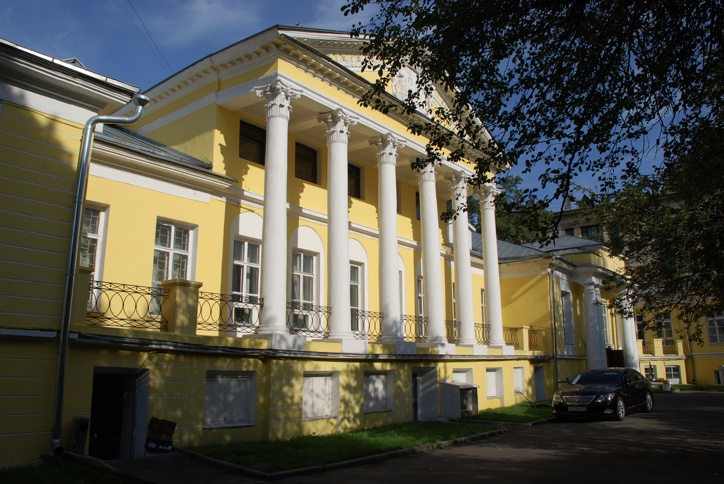 Ул городская усадьба. Городская усадьба Соллогуба. Городская усадьба князей Долгоруковых. Усадьба Соллогуба дом ростовых в Москве. Усадьба Соллогуба на поварской.