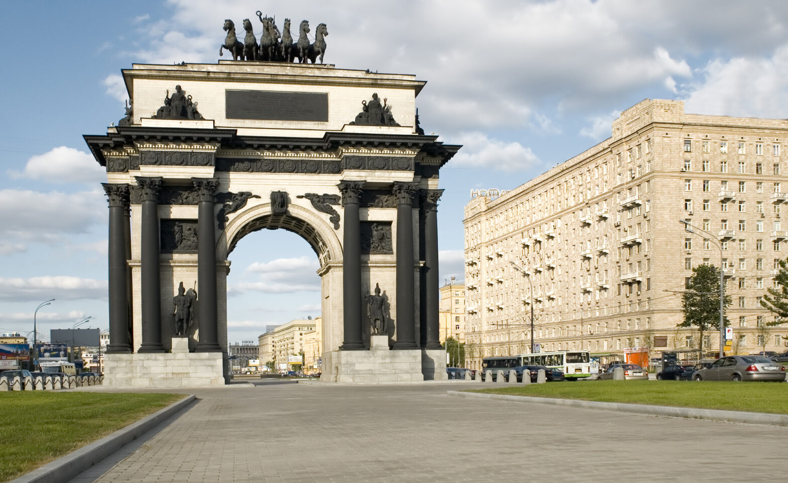 Когда была построена триумфальная арка. Триумфальная арка Бове Москва.