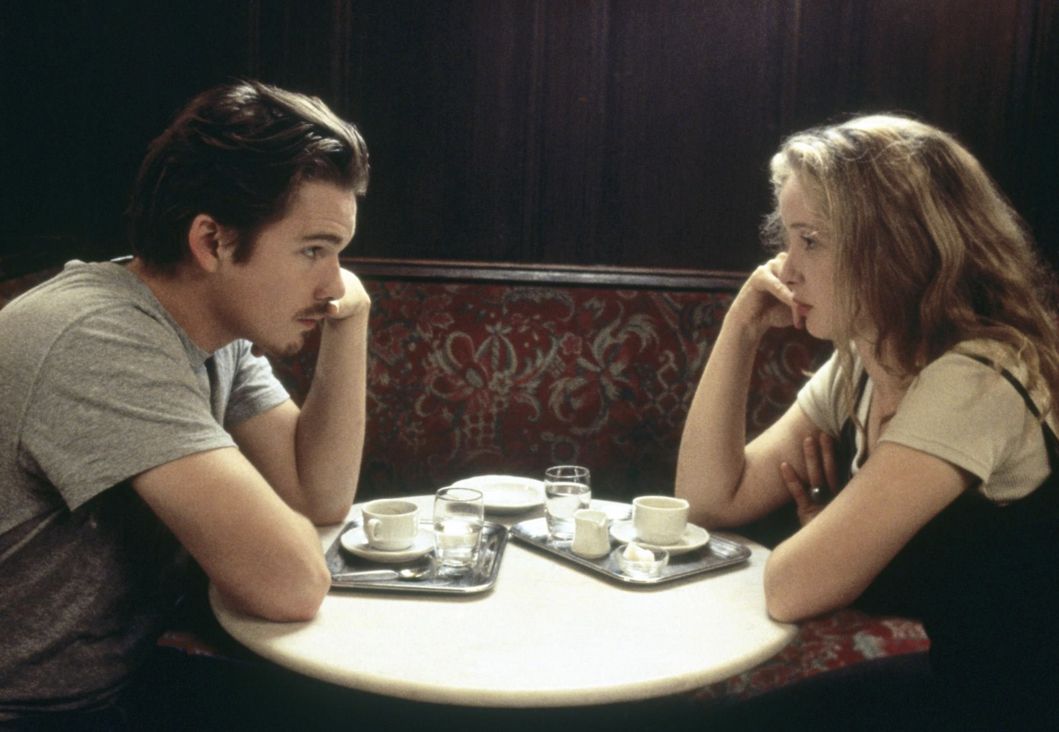 Перед рассветом 1995. Перед рассветом / before Sunrise (1995). Итан Хоук перед рассветом.