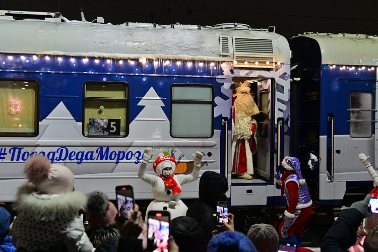В Тамбове встретили поезд Деда Мороза ИА "ОнлайнТамбов.ру"