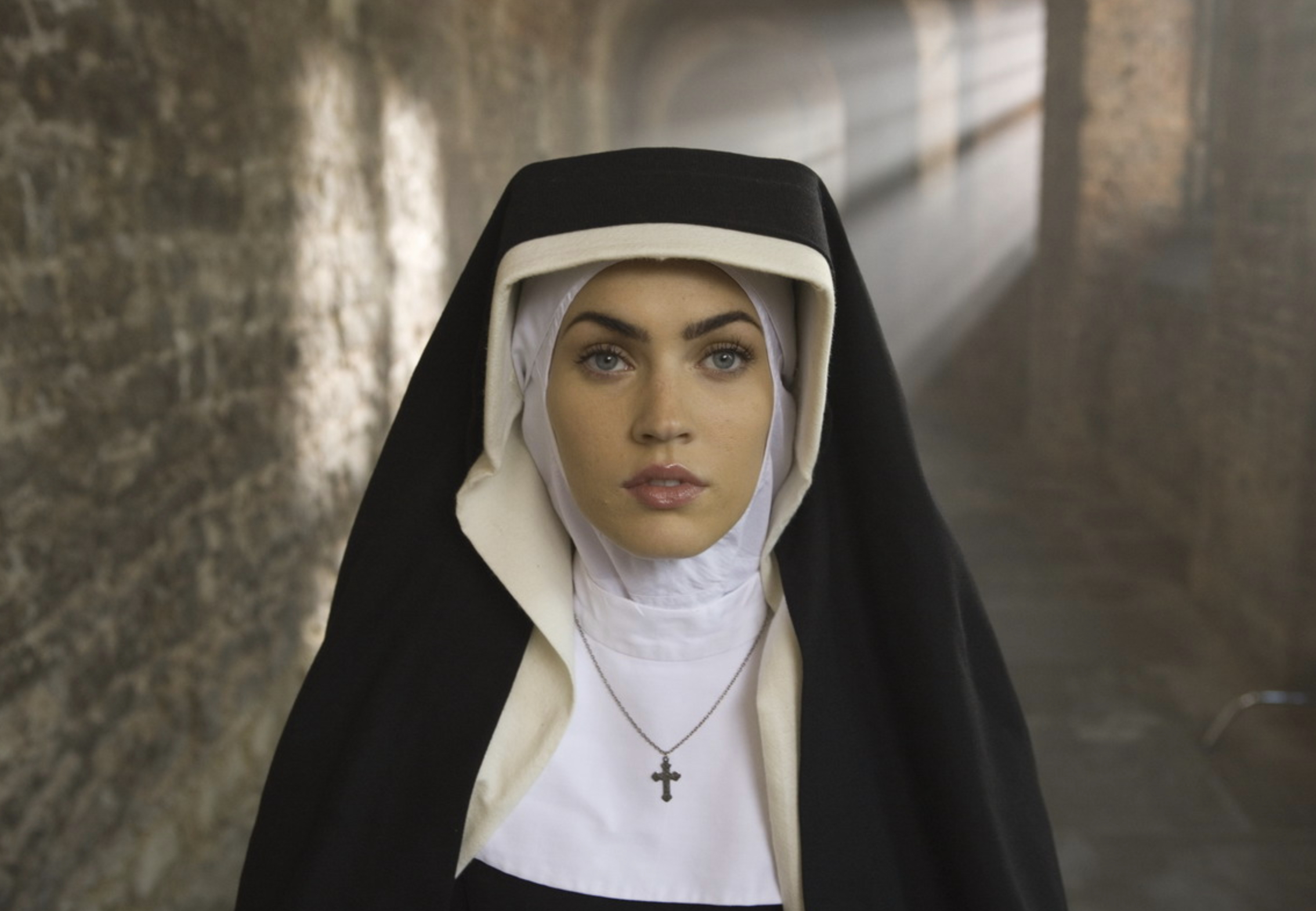 Святые женщины и мужчины. Меган Фокс монахиня. Меган Фокс монашка. Меган Фокс в роли монашки. Алена Адаменко.