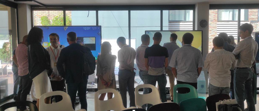 В Москве показали импортазмещенные интерактивные панели Stark Baikal ...