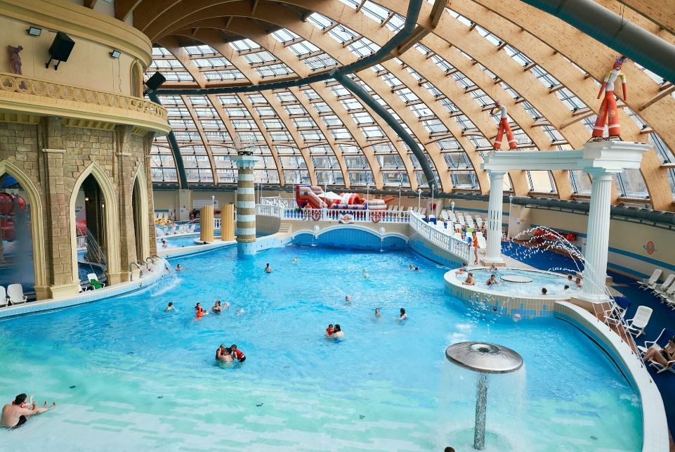 10 аквапарков и открытых бассейнов в Москве