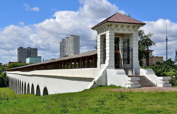 Волчица в метро, гробница пекаря и акведук: римские места в Москве и Подмосковье