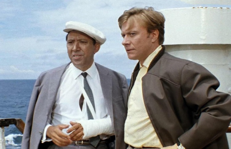 Атомный взрыв, контрабандисты и маменькин сынок Миронов. 7 фактов о «Бриллиантовой руке