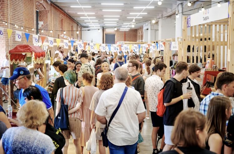 Яркие ярмарки и маркеты Москвы: сырные конфеты, индийские специи и ароматный кофе