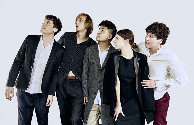 Спектакль «Не могу приехать. Цветет миндаль»: 5 причин посетить премьеру