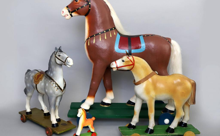 Музей педальных машин представит выставку «Конь-огонь. XX век в истории игрушек»
