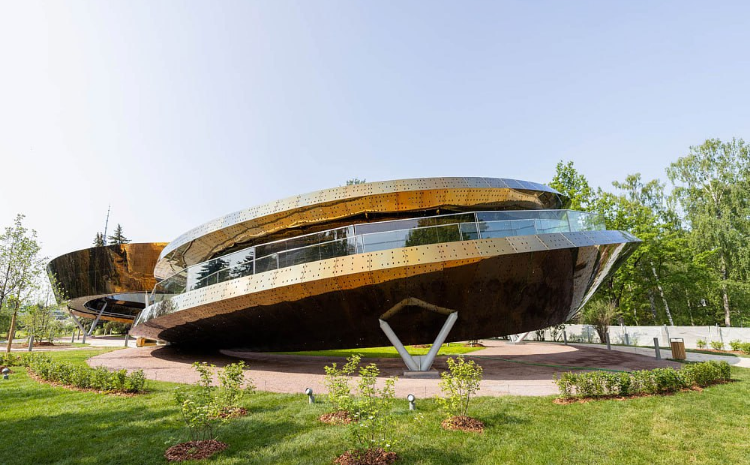 На ВДНХ открылся пешеходный аттракцион «Лента Мебиуса»