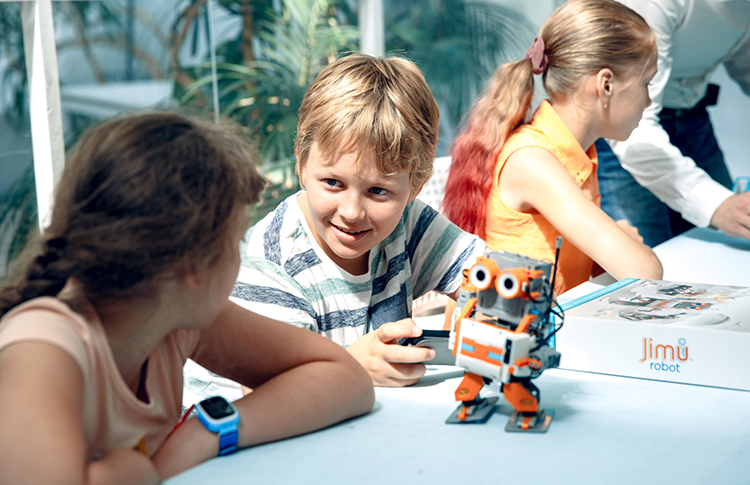 Куда сводить ребенка летом в Москве: спектакли, концерты, выставки и мастер-классы