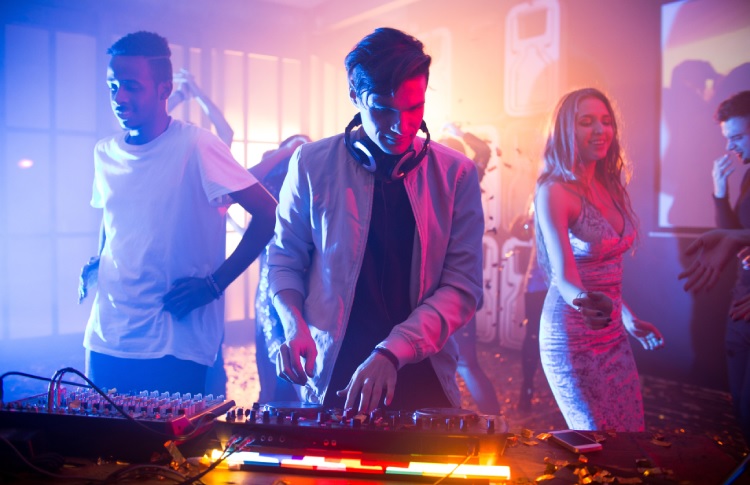 5 лучших вечеринок: где повеселиться и расслабиться 21 — 25 июня в Москве