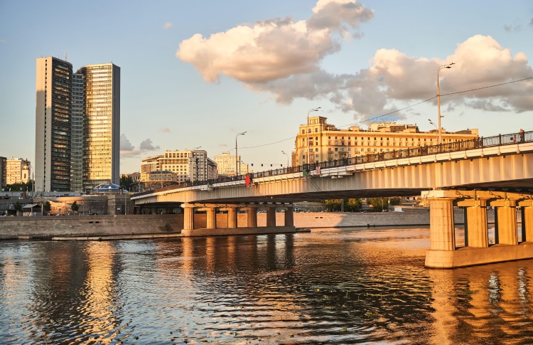 6 экскурсий июня: закат на Москве-реке и парадная Тверская