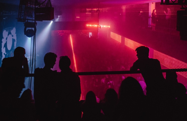 Их бы на завод: урбания как часть клубной культуры