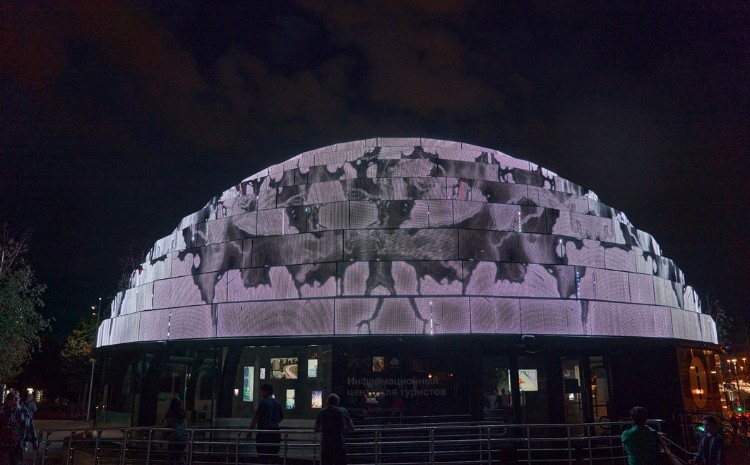 Купол флагманского инфоцентра Москвы украсила выставка цифрового искусства