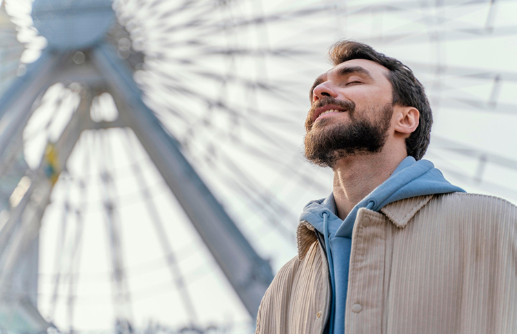 Комнаты ярости, бокс и караоке: 5 способов избавиться от стресса в Москве