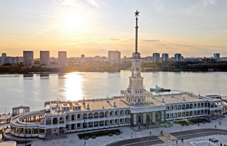 Ходячие дома, первая станция и исчезнувшая башня: самые важные изменения в Москве 1930-х годов