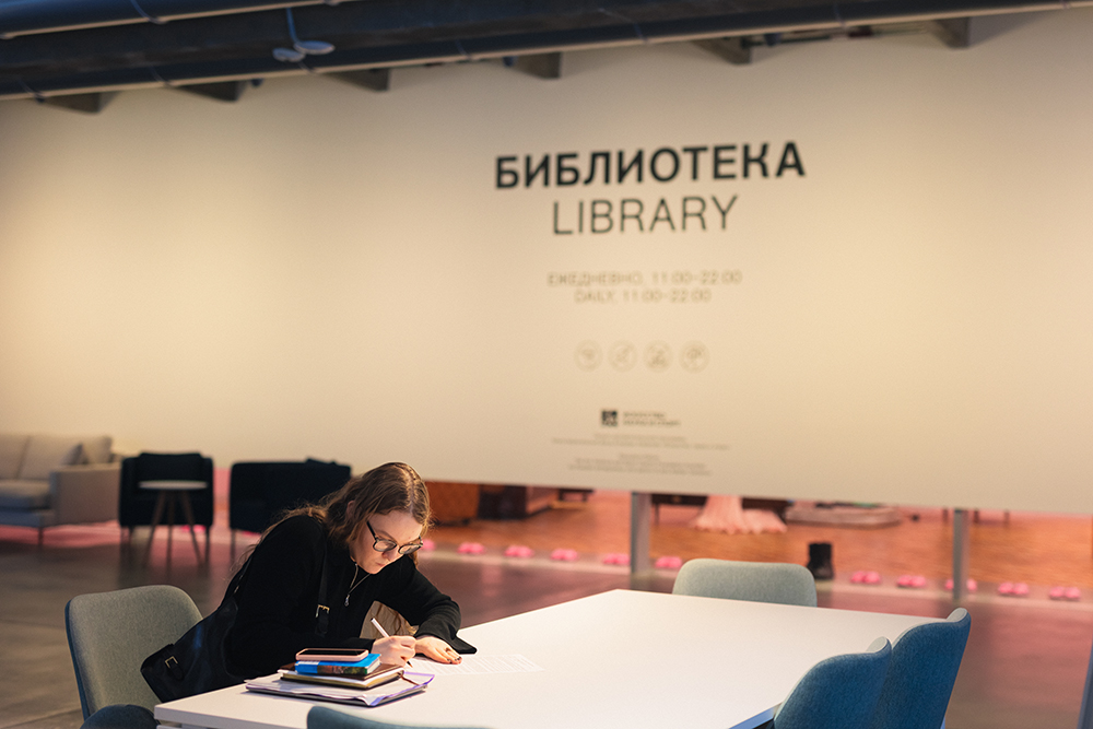 Читать, слушать, работать, есть — что еще можно поделать в библиотеках Москвы