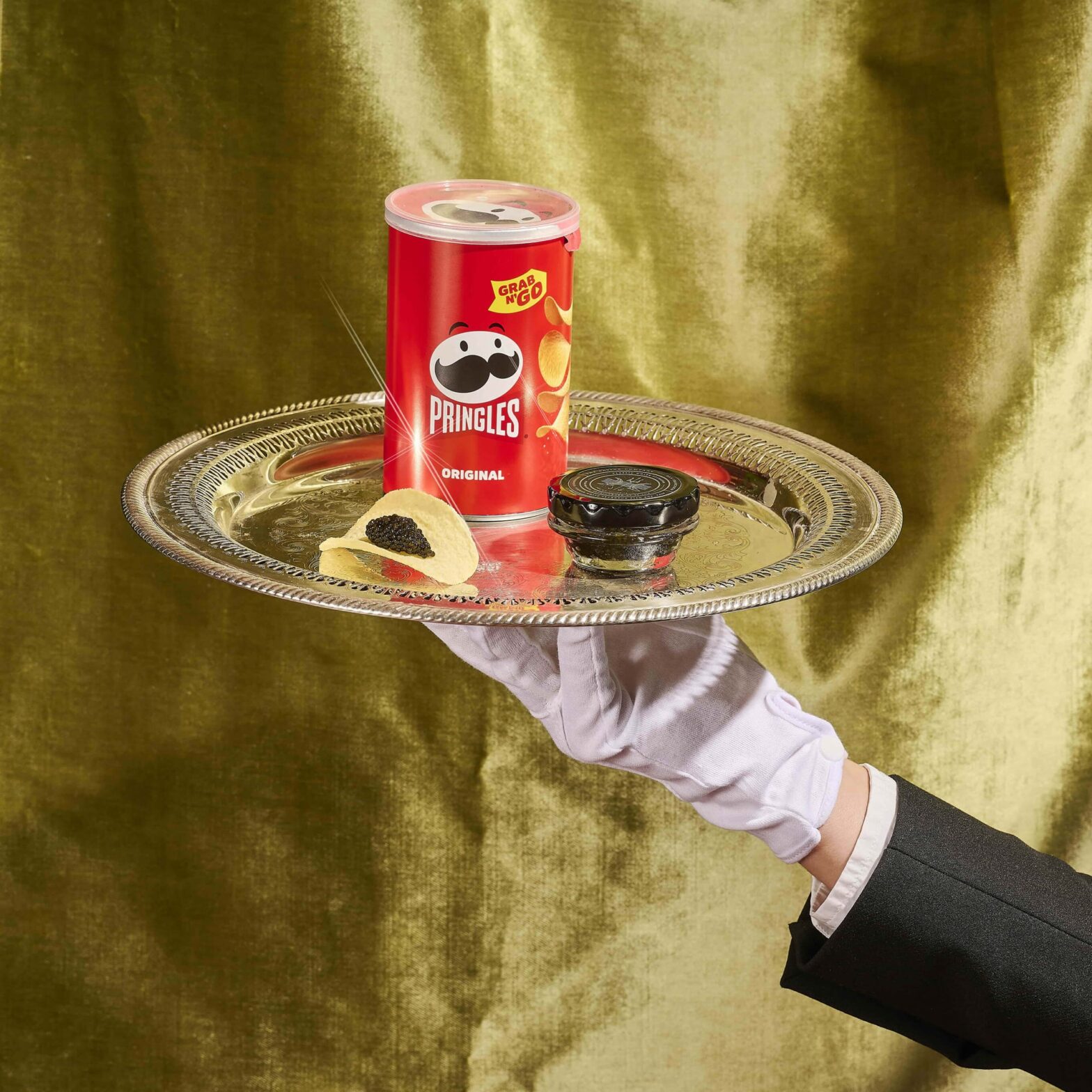 Pringles выпустили лимитированную коллекцию чипсов… с черной икрой