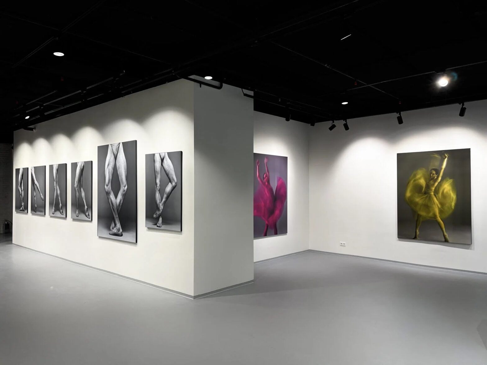 В галерее Serene открылась персональная выставка глянцевого фотографа Владимира Глынина