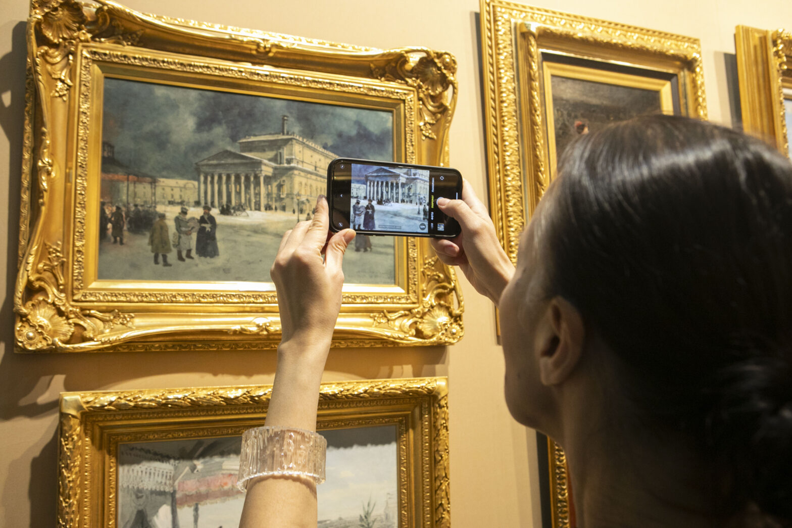 В Гостином дворе открылся 49-й российский антикварный салон