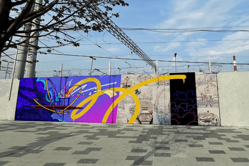 На стене возле метро «Курская» откроется выставка «Путь сообщения»