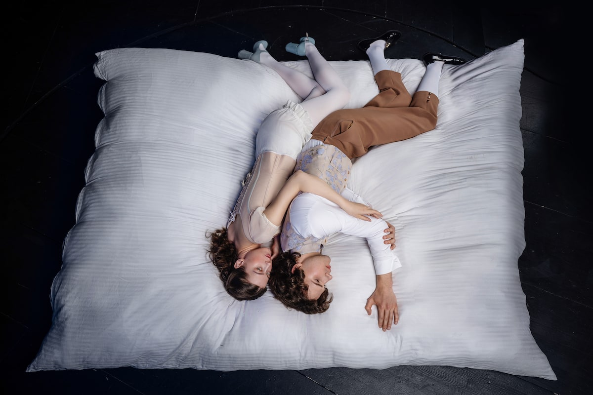 Театральный дайджест: неизвестный Островский в «Маяковке», Мольер в Театре Пушкина и спектакль о запретной любви в DOC