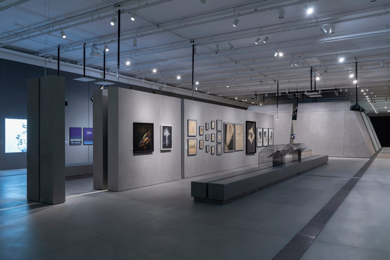 Культурная неделя: дискуссия о sci-fi с Галиной Юзефович, вышивка семейного альбома и паблик-ток с автором книги «Слово пацана»