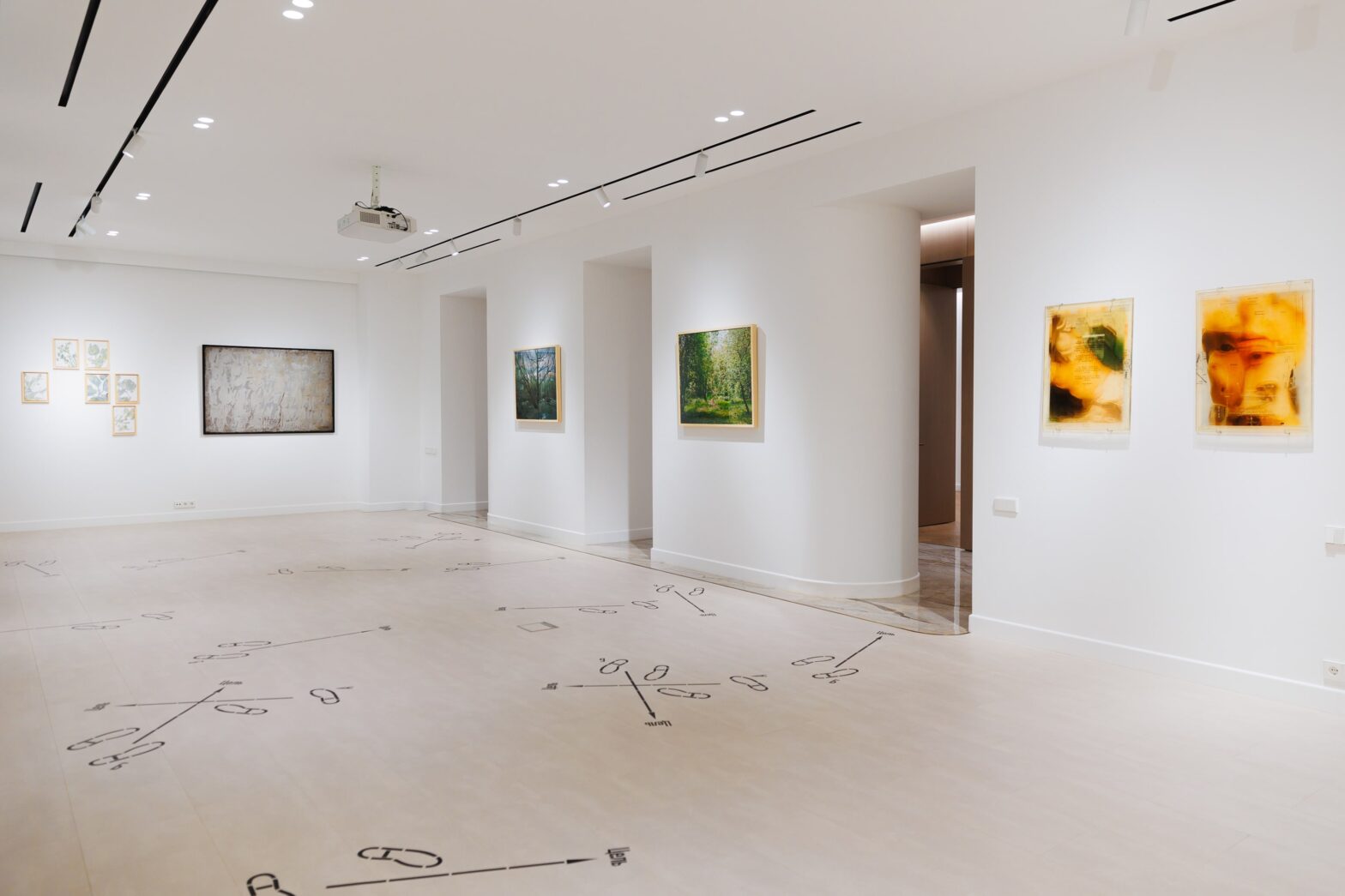 В галерее М2 открылась выставка «Плюс-минус»