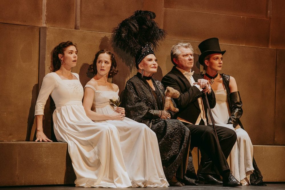 Театральный дайджест: маньяк Суини Тодд, герои Толстого и студенты Царскосельского лицея