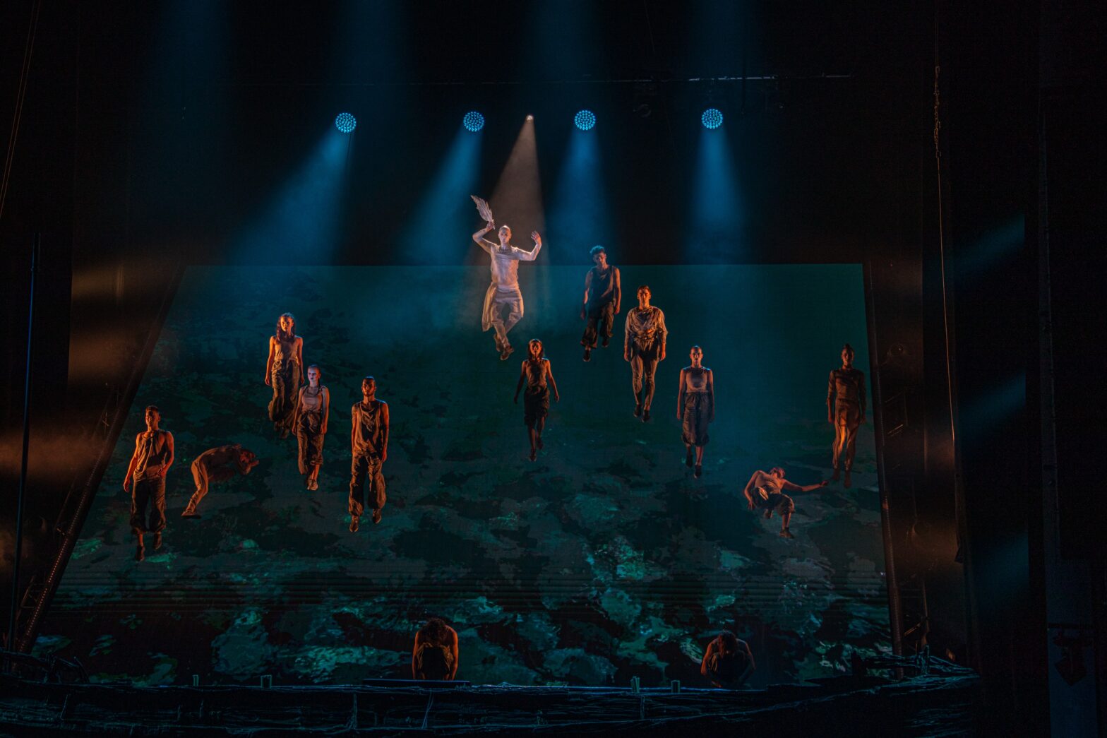 Лариса Долина, Павел Прилучный, Евгения Медведева и Егор Дружинин на премьере мультимедийного акробатического шоу «Антигравитация»