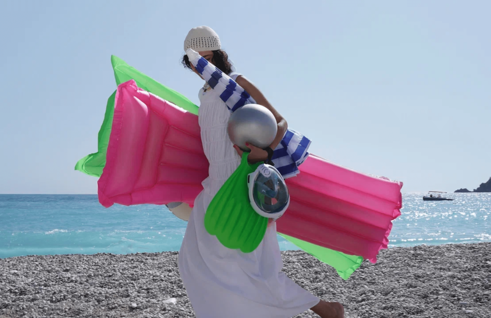 Махровые костюмы, кружевные юбки и летящие платья: Studio29 выпустил летнюю коллекцию