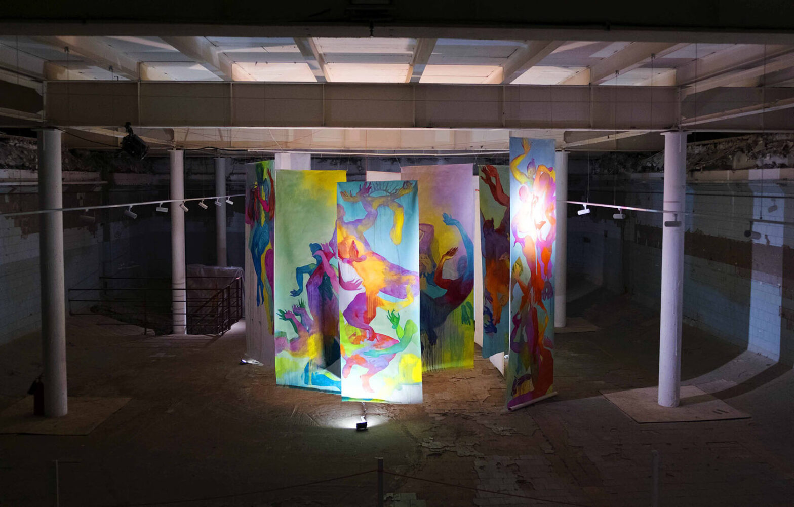 С 21 июня по 31 июля в отеле Marco Polo пройдет выставка Алисы Гореловой «Тени времени»