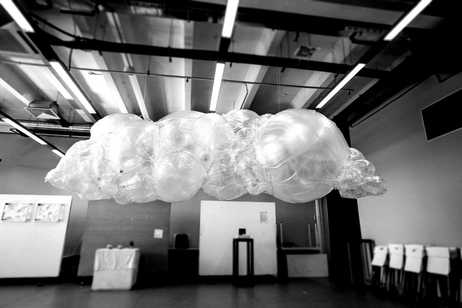 6 самых необычных выставок июня: музыка, страх и живые полотна