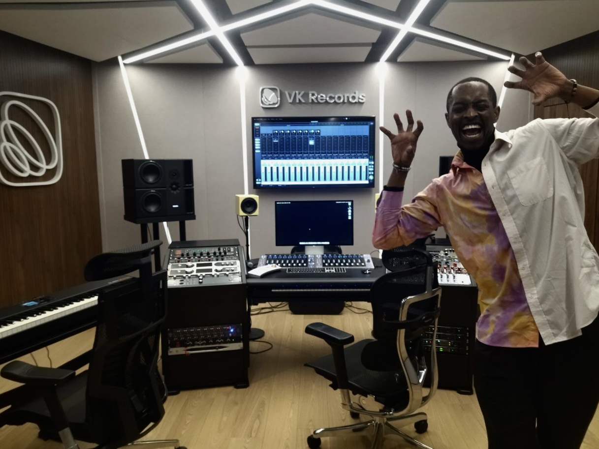 Победитель «Универвидения» Эммануэль Мбахоту выпустил трек The Name