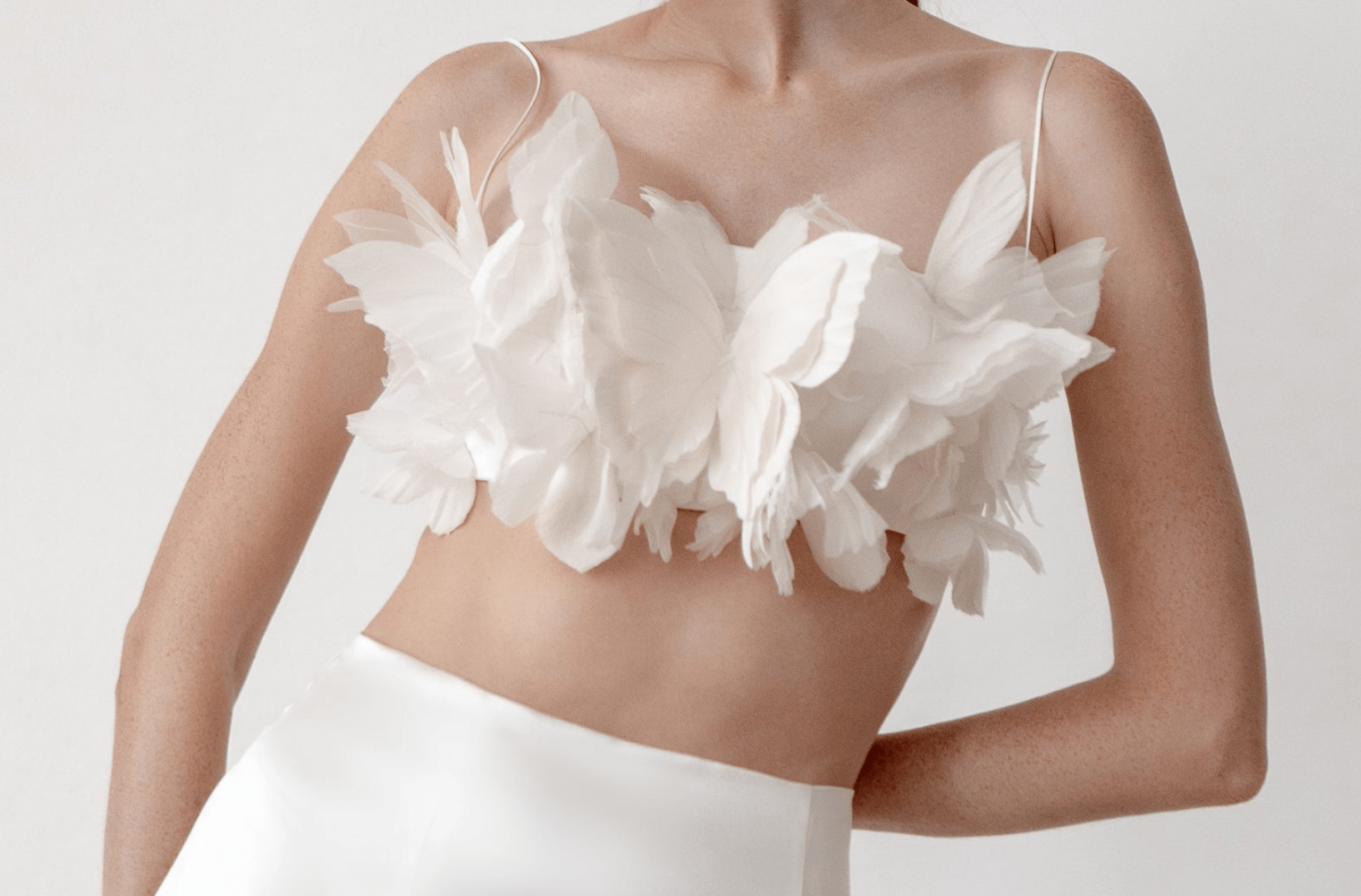 10 нарядов на свадьбу от российских дизайнеров