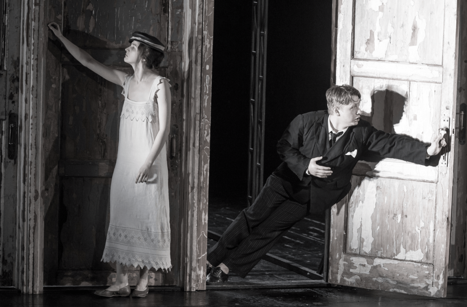 Новый сезон в МХТ Чехова откроет спектакль «Самоубийца» с Иваном Волковым