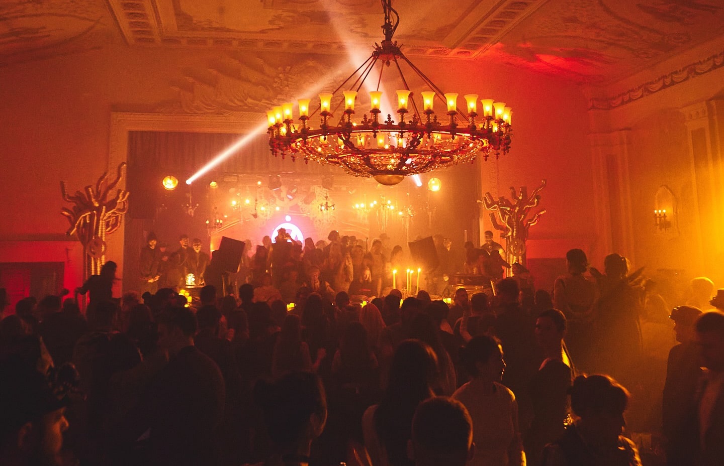 Рейв-уикенд с 24 по 26 января: Dekadance в ARMA, Dreamformation ⨯ Thunderlab и Ночной клуб «ПЕТРОВ»