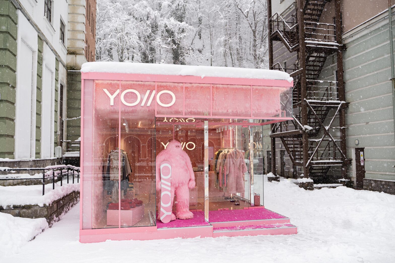 Открытия магазинов, коллаборации и не только: что интересного произошло в мире моды и красоты за неделю