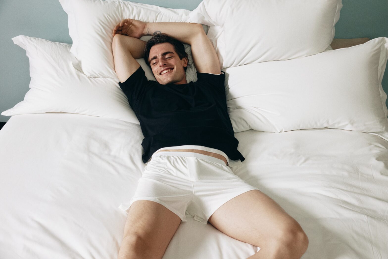 Шопинг-дайджест недели: фартук, коллаборации и украшение для любителей игристого