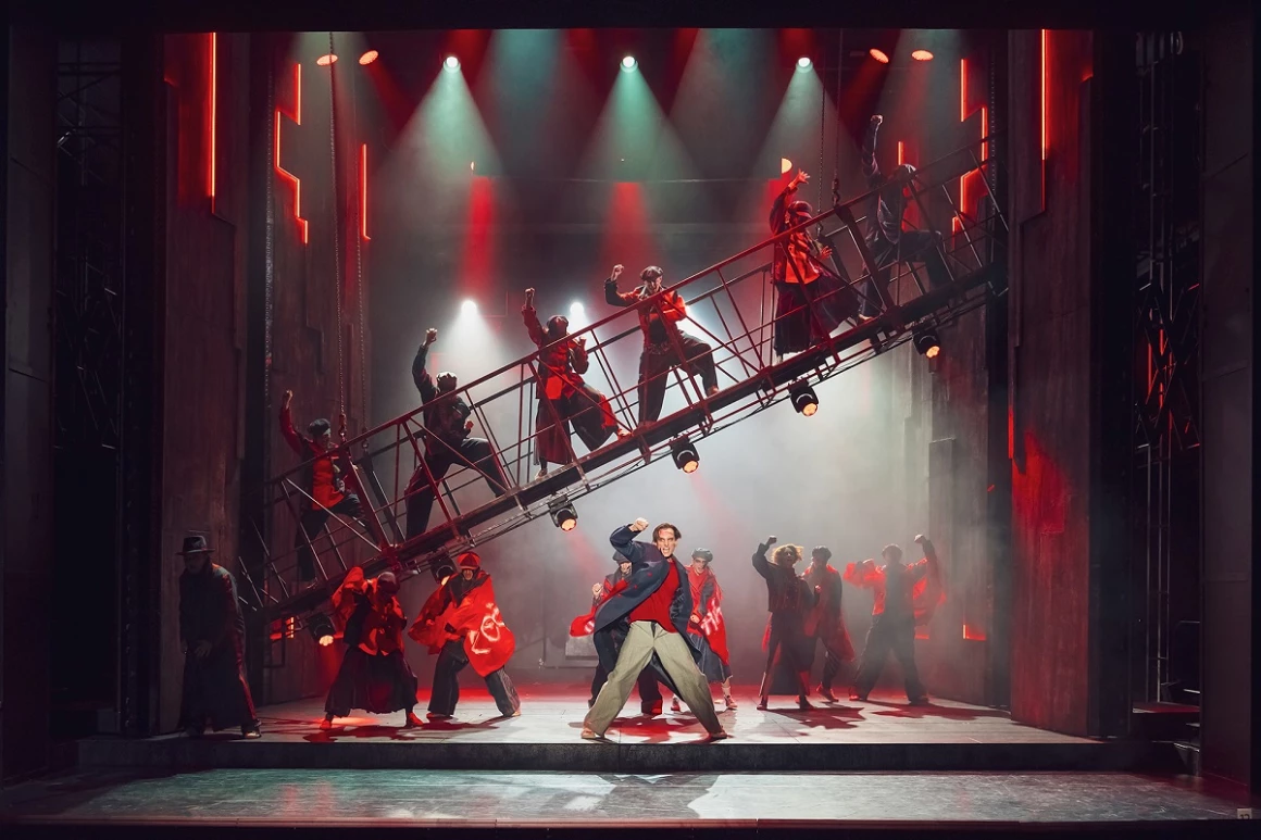 Куда сходить с 30 июня по 6 июля: вторая часть фестиваля «Алгоритмы познания», Degree Show и фестиваль «Парк Света» Куда сходить с 30 июня по 6 июля: вторая часть фестиваля «Алгоритмы познания», Degree Show и фестиваль «Парк Света»