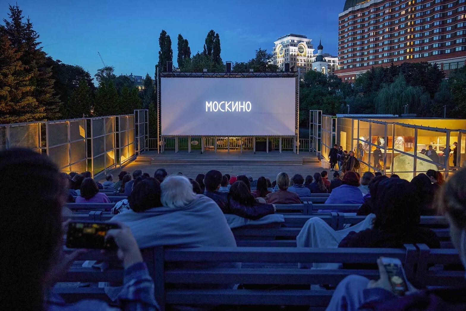 В Москве открывается летний кинотеатр «Москино Музеон»