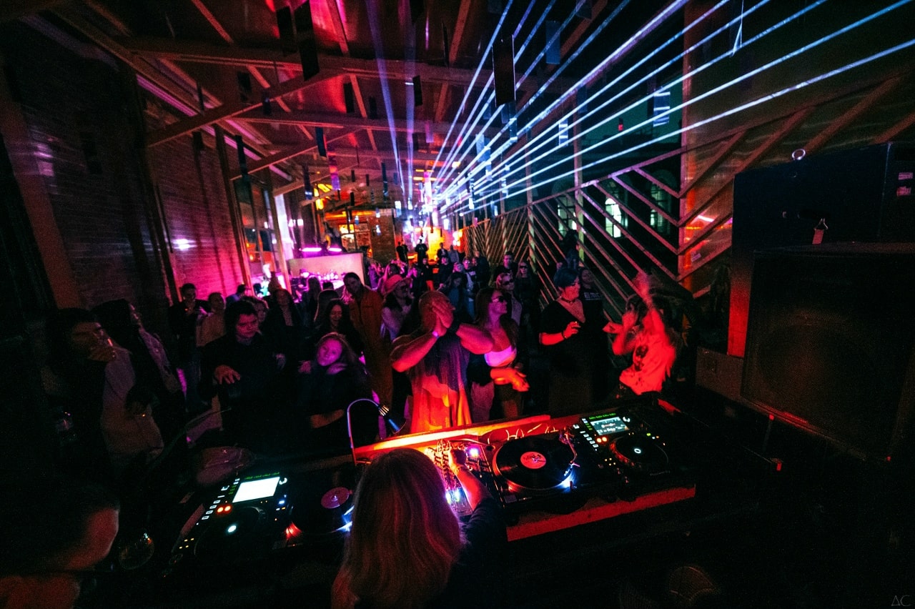 Рейв-уикенд с 21 по 23 ноября: «МИР-2» в Петербурге, новая серия вечеринок Kray Night и Bride dj show