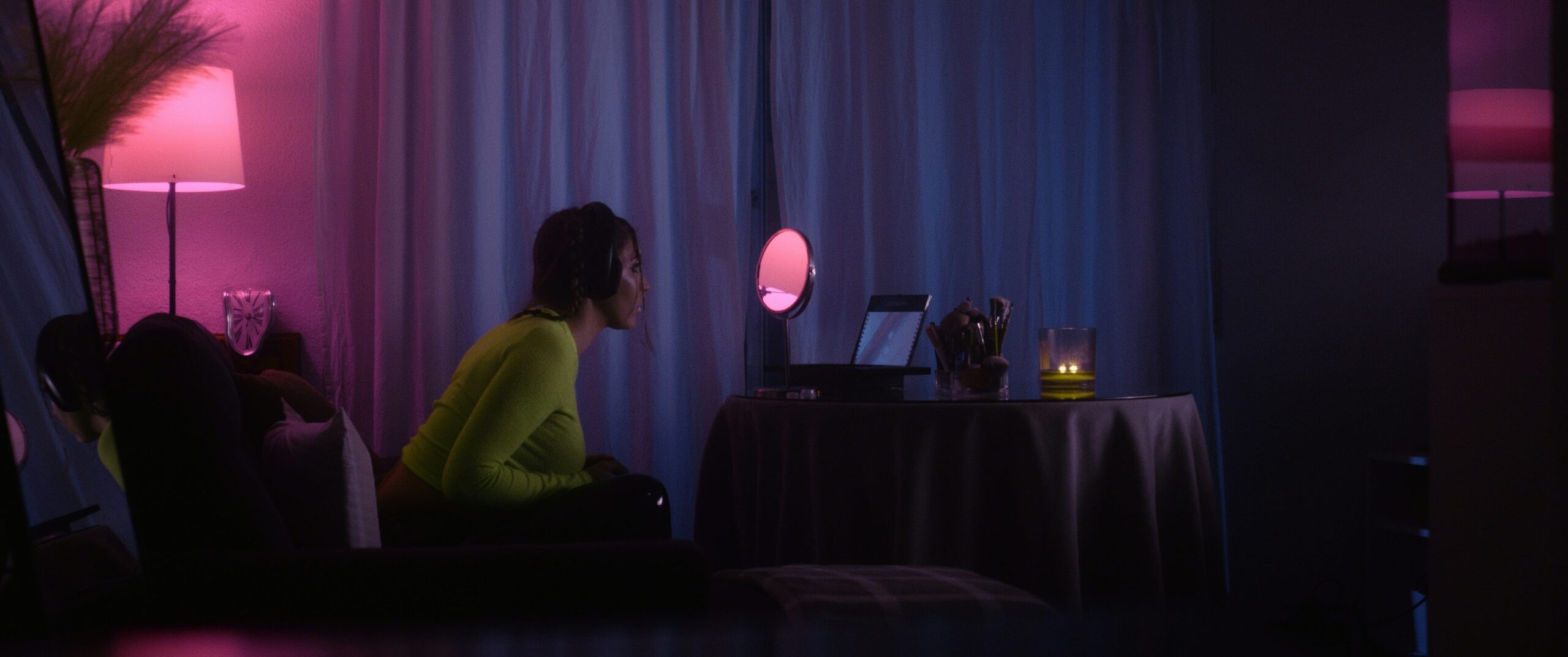 Как уходить от стресса и заряжаться энергией дома: техника, которая заботится о вас