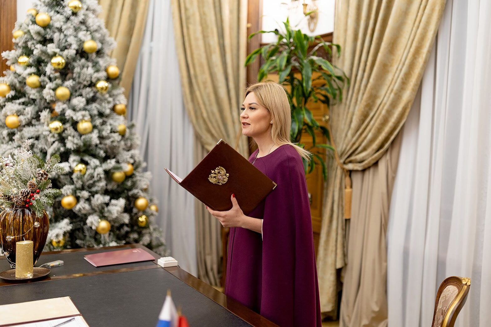 ЗАГСы открыли прием заявлений на новогодние бракосочетания