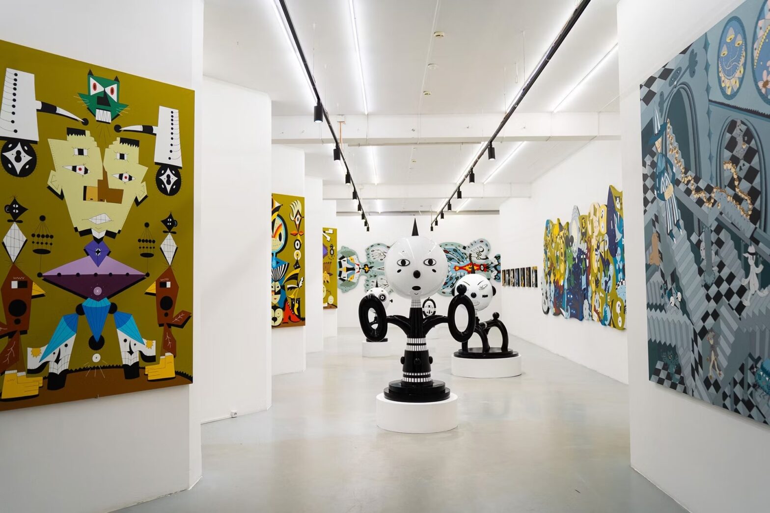 Где сбросить камень загонов: репортаж с выставки «Дом сомнений»