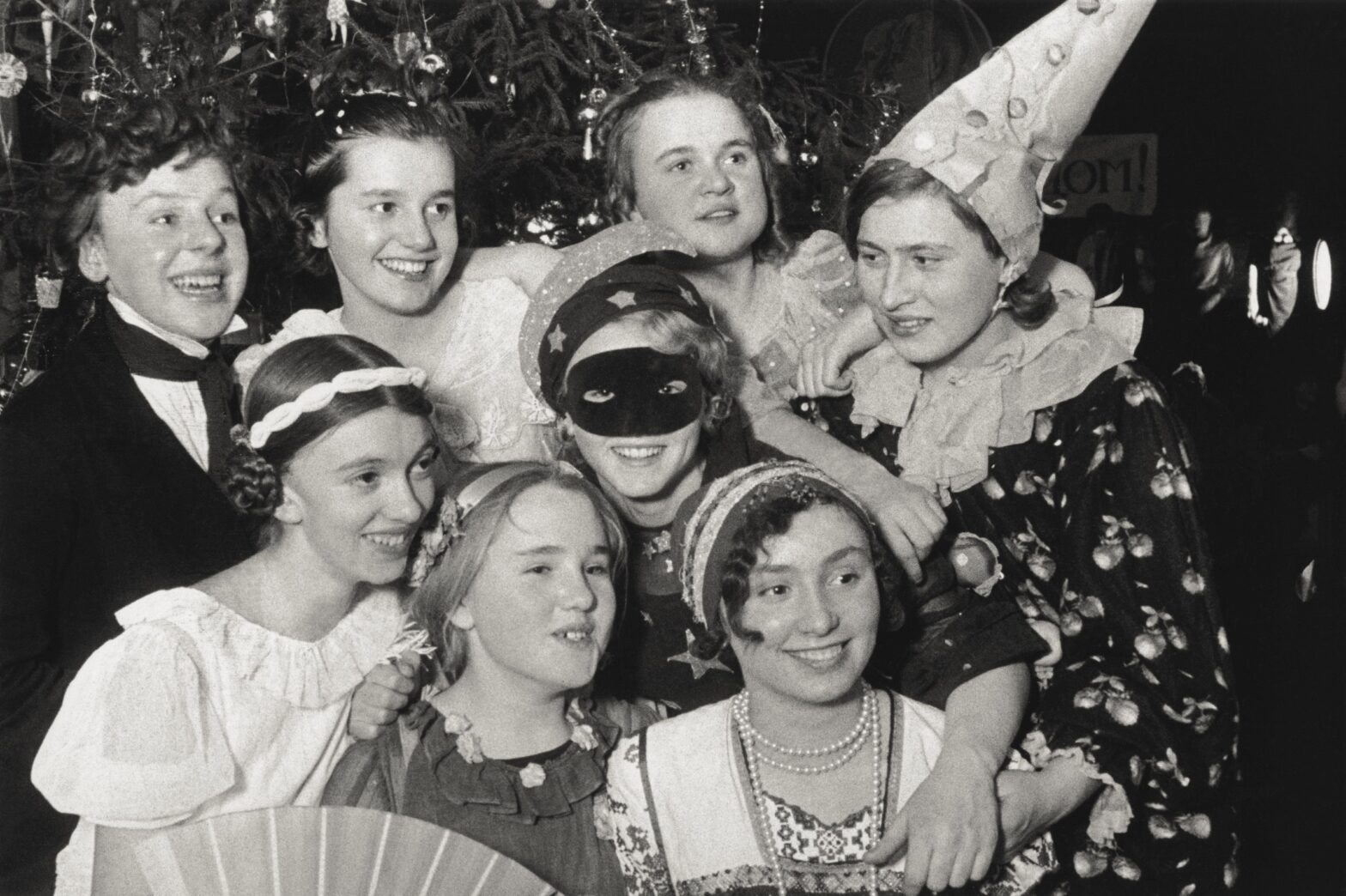 Культурная неделя: погрузиться в сказку Миядзаки, выбрать подарок на арт-маркете и встретить Новый год на концерте классической и экспериментальной музыки